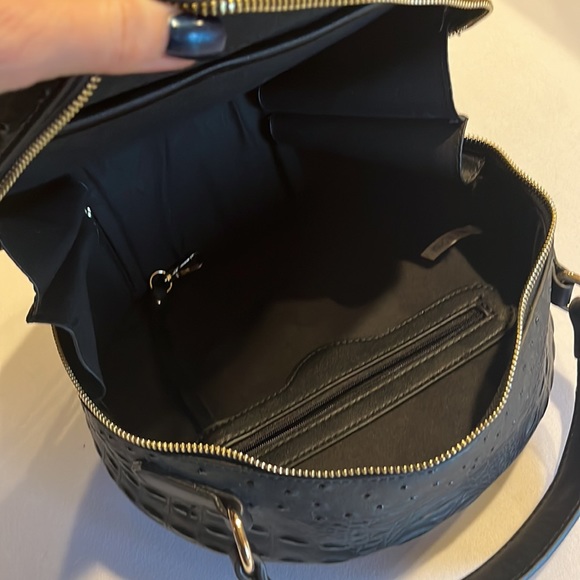 Round Vegan Leather Ostrich Print Bag With Big Rhinestone Butterfly - Picture 11 of 15